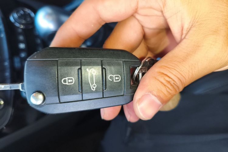 Used Peugeot 508 2013 2.0L 2nd Anniversary Edition Automatic Smart Enjoyment Version Vehicle Key