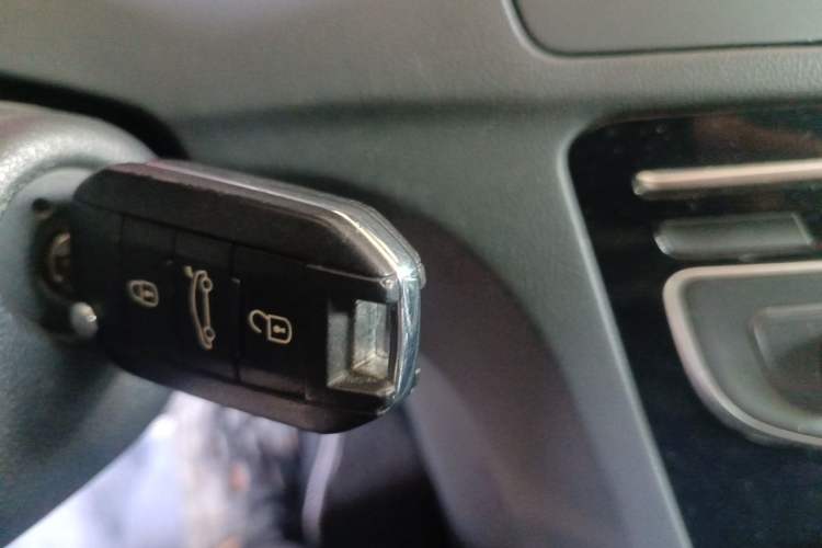 Used Peugeot 508 2013 2.0L 2nd Anniversary Edition with Automatic Sunroof – Classic Version Vehicle Key