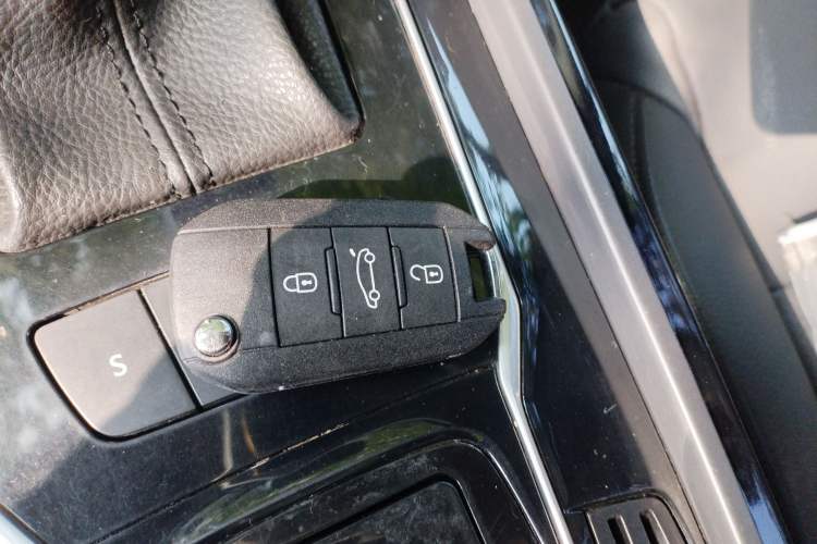 Used Peugeot 508 2013 2.0L 2nd Anniversary Edition Automatic Smart Enjoyment Version Vehicle Key
