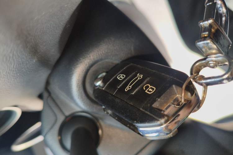 Used Peugeot 508 2013 2.0L 2nd Anniversary Edition with Automatic Sunroof – Classic Version Vehicle Key