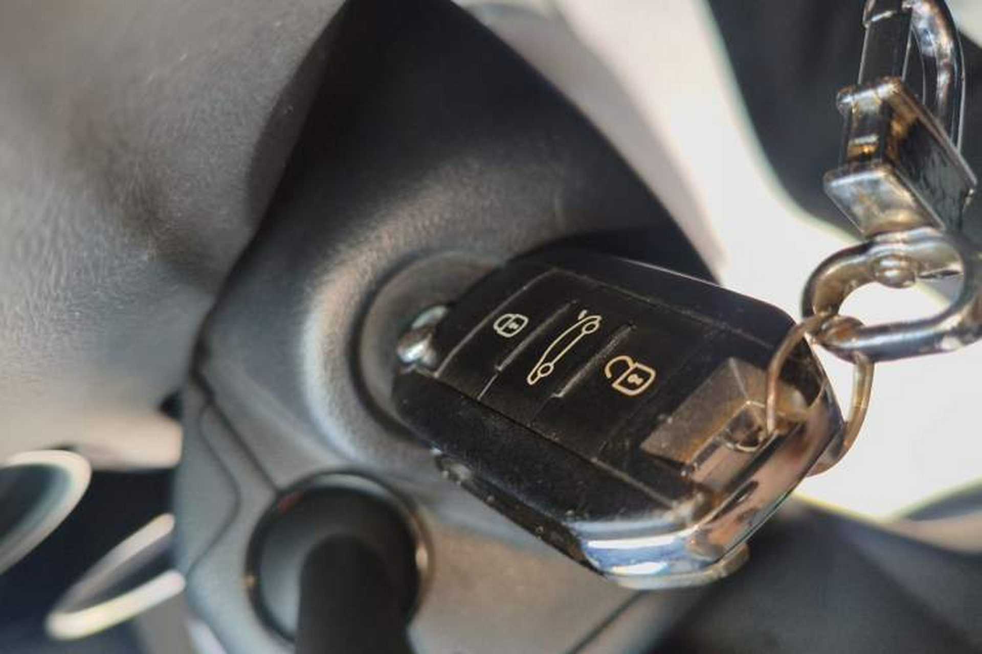 Used Peugeot 508 2013 2.0L 2nd Anniversary Edition with Automatic Sunroof – Classic Version Vehicle Key