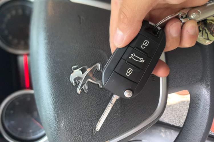 Used Peugeot 508 2013 2.0L 2nd Anniversary Edition with Automatic Sunroof – Classic Version Vehicle Key