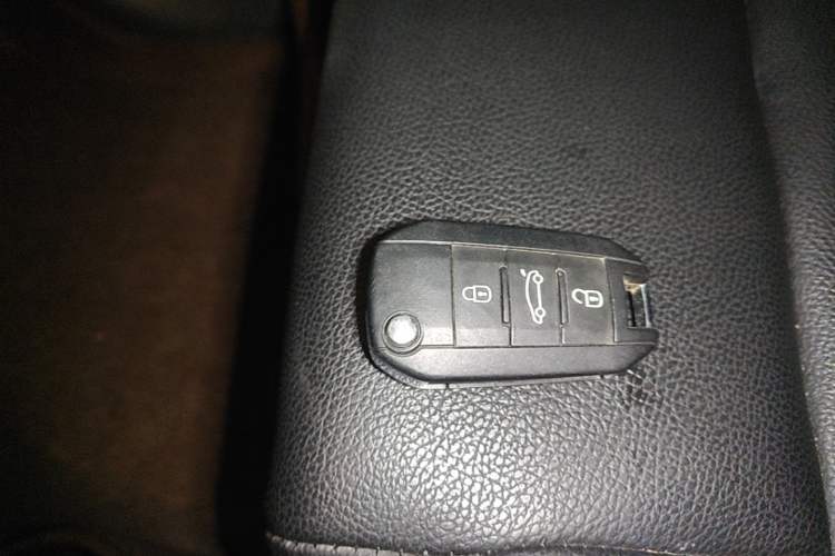 Used Peugeot 508 2013 2.0L 2nd Anniversary Edition with Automatic Sunroof – Classic Version Vehicle Key