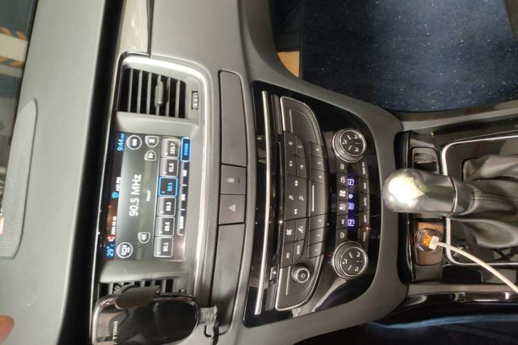 Used Peugeot 508 2014 2.3L Roland Garros Edition Audio And AC Panel