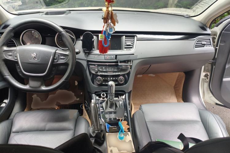 Used Peugeot 508 2014 2.3L Roland Garros Edition Center Console