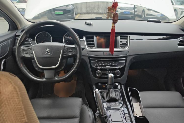 Used Peugeot 508 2014 2.3L Roland Garros Edition Center Console