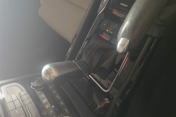 Used Peugeot 508 2014 2.3L Roland Garros Edition Engine Bay