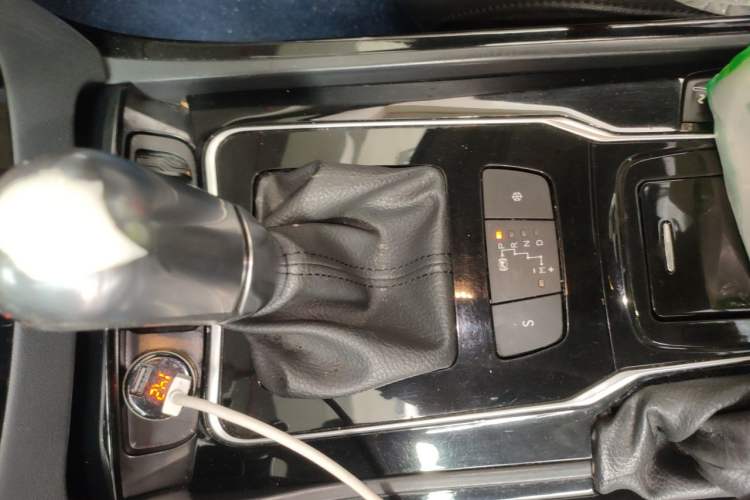Used Peugeot 508 2014 2.3L Roland Garros Edition Gear Lever