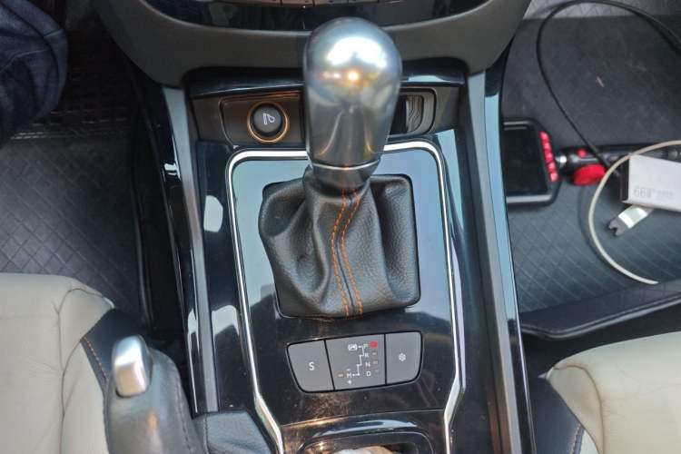 Used Peugeot 508 2014 2.3L Roland Garros Edition Gear Lever