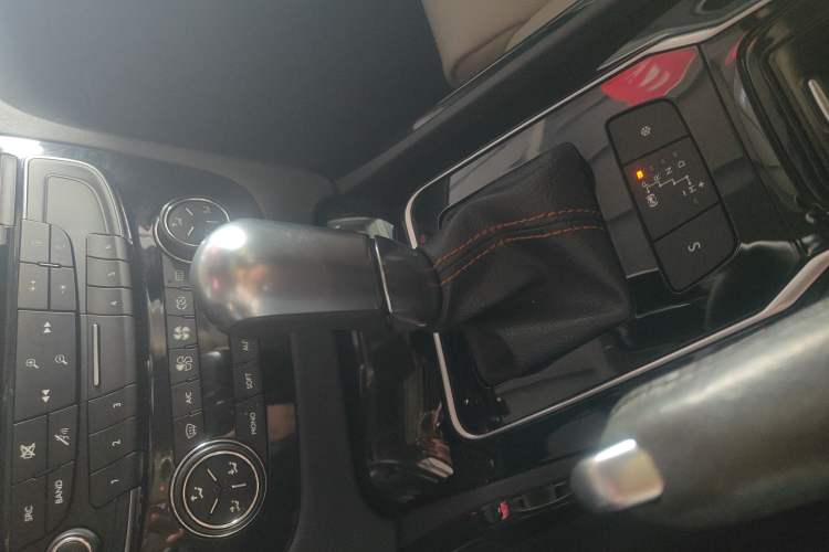 Used Peugeot 508 2014 2.3L Roland Garros Edition Gear Lever