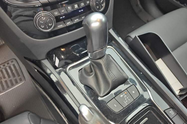 Used Peugeot 508 2014 2.3L Roland Garros Edition Gear Lever