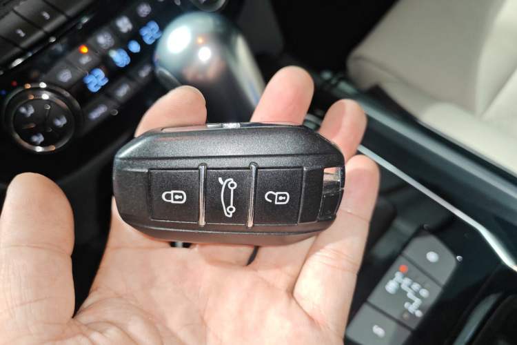 Used Peugeot 508 2014 2.3L Roland Garros Edition Interior 1