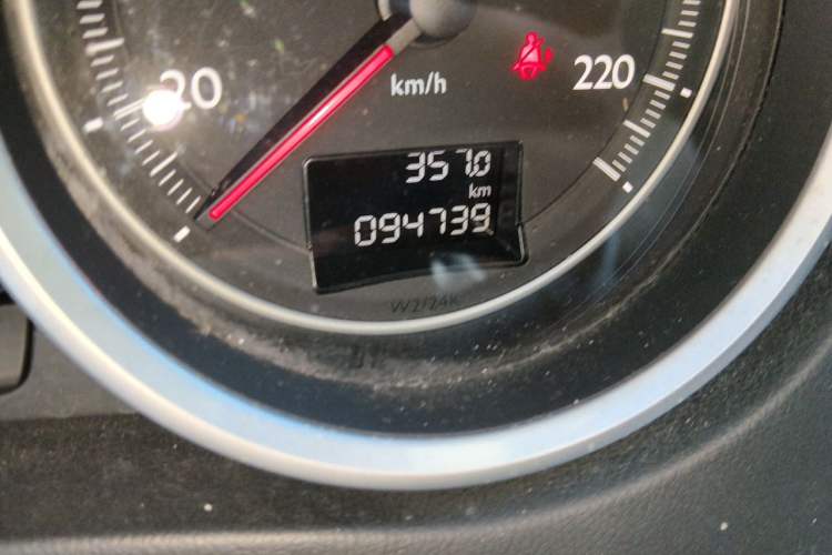 Used Peugeot 508 2014 2.3L Roland Garros Edition Odometer Close Up