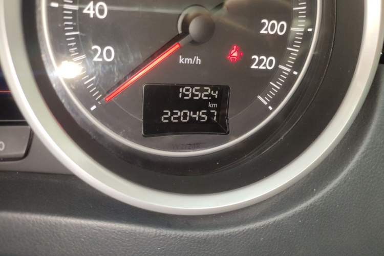Used Peugeot 508 2014 2.3L Roland Garros Edition Odometer Close Up