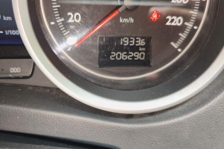 Used Peugeot 508 2014 2.3L Roland Garros Edition Odometer Close Up