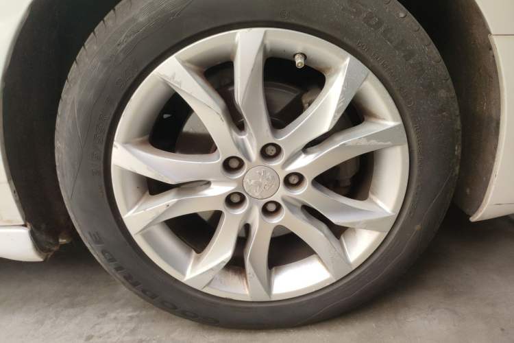 Used Peugeot 508 2014 2.3L Roland Garros Edition Right Front Wheel Hub