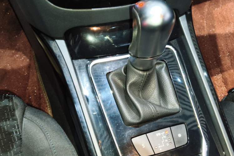 Used Peugeot 508 2015 1.6THP Automatic Zhiiyi Edition Gear Lever