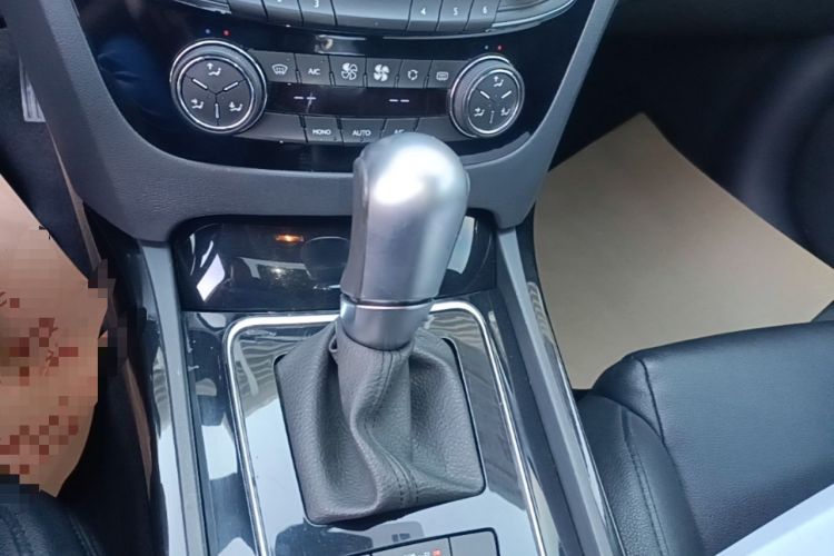 Used Peugeot 508 2015 1.6THP Automatic Zhiiyi Edition Gear Lever