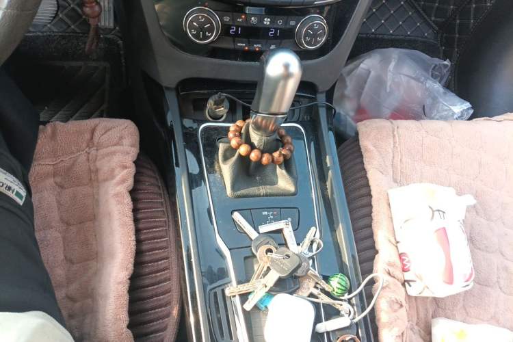 Used Peugeot 508 2015 1.6THP Automatic Zhiiyi Edition Gear Lever