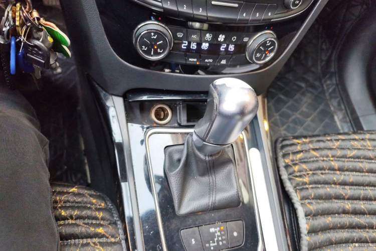 Used Peugeot 508 2015 2.0L Automatic Zhiyi Edition Gear Lever