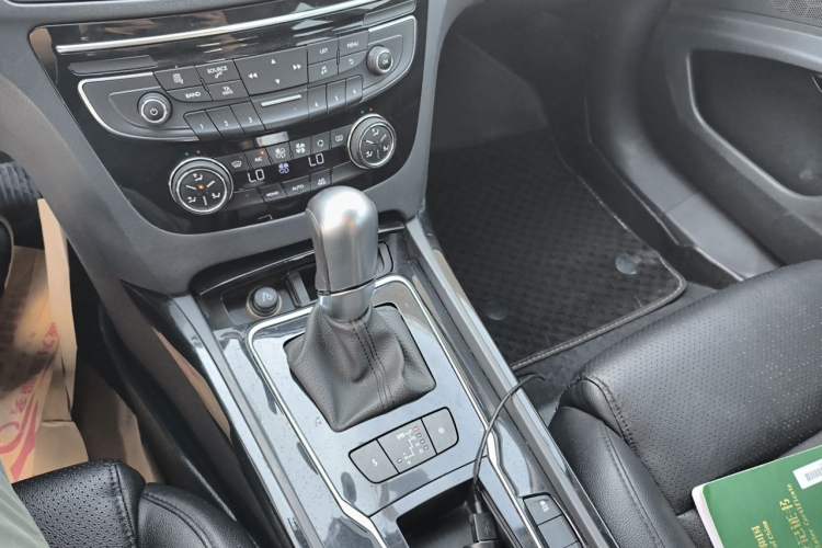 Used Peugeot 508 2015 1.6THP Automatic Zhiiyi Edition Gear Lever