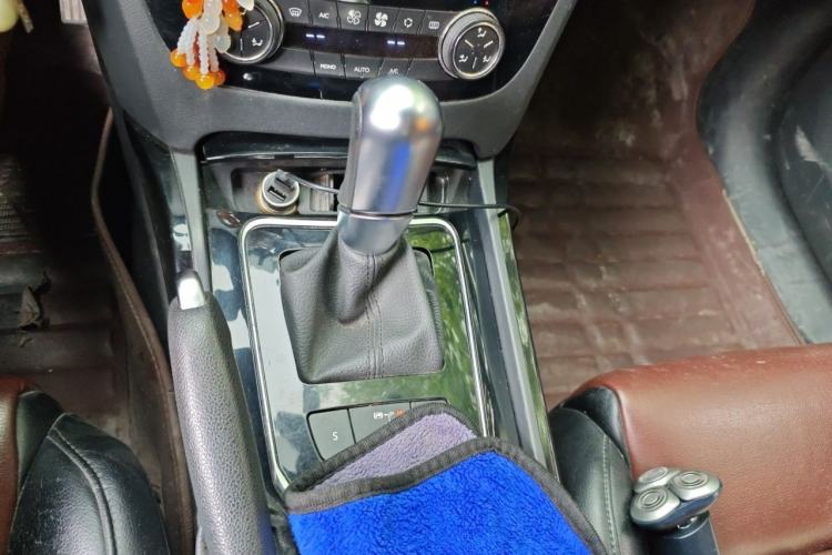 Used Peugeot 508 2015 2.0L Automatic Zhiyi Edition Gear Lever