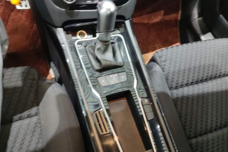 Used Peugeot 508 2015 1.6THP Automatic Zhiiyi Edition Gear Lever