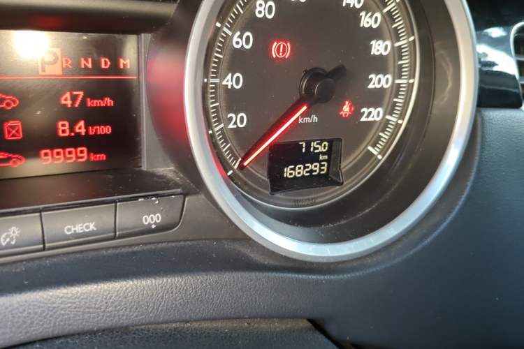 Used Peugeot 508 2015 2.0L Automatic Zhiyi Edition Odometer Close Up