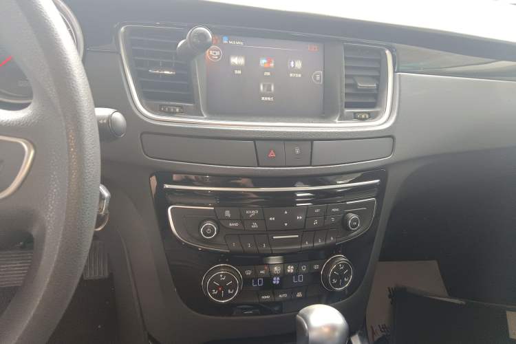 Used Peugeot 508 2015 2.0L Automatic Zhiyi Edition Audio And AC Panel
