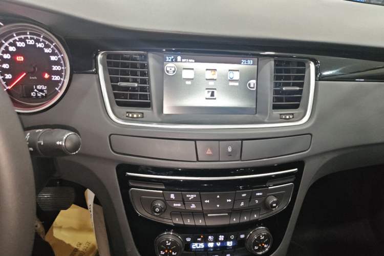 Used Peugeot 508 2015 1.6THP Automatic Prestige Edition Audio And AC Panel