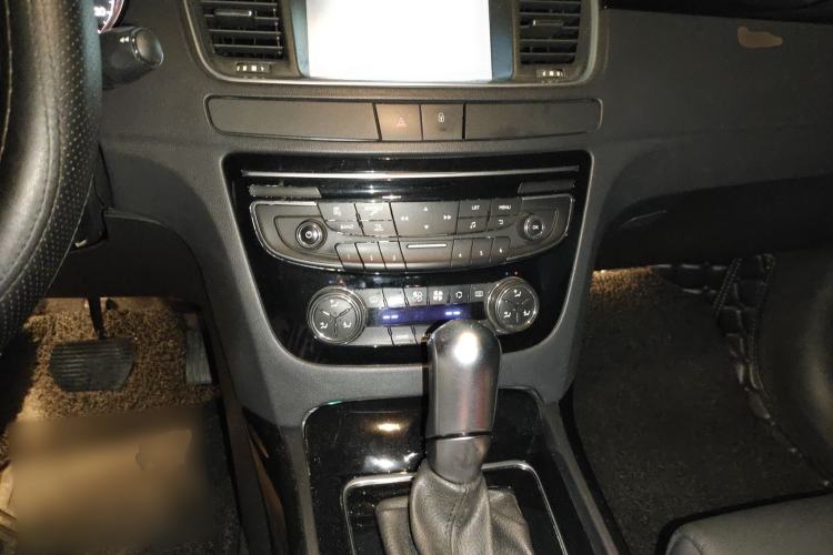 Used Peugeot 508 2015 1.6THP Automatic Prestige Edition Center Console
