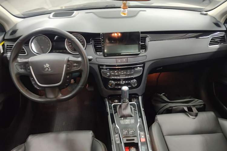 Used Peugeot 508 2015 1.8THP Automatic Flagship Edition Center Console