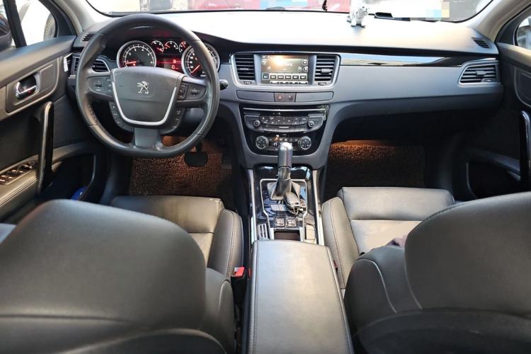 Used Peugeot 508 2015 1.6THP Automatic Prestige Edition Center Console