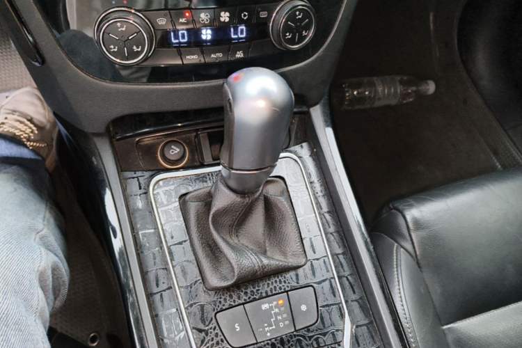 Used Peugeot 508 2015 1.8THP Automatic Prestige Edition Gear Lever