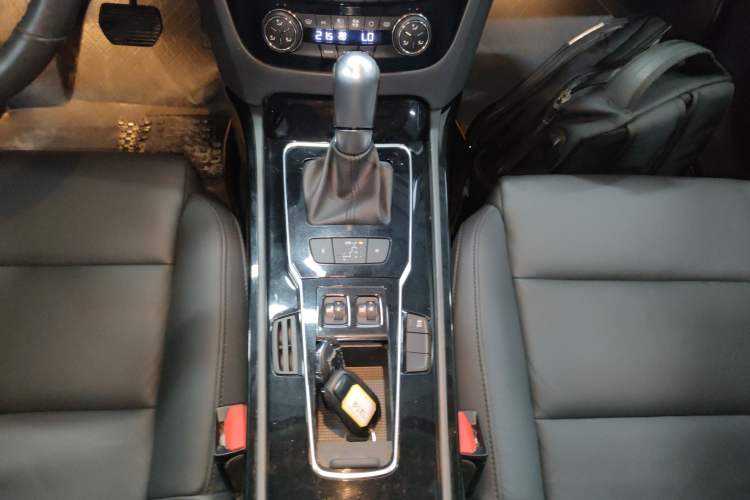 Used Peugeot 508 2015 1.6THP Automatic Prestige Edition Gear Lever