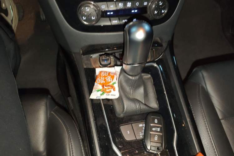 Used Peugeot 508 2015 1.6THP Automatic Prestige Edition Gear Lever
