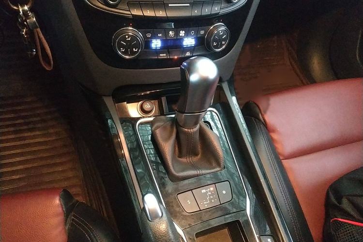Used Peugeot 508 2015 2.0L Automatic Zhiyi Edition Gear Lever