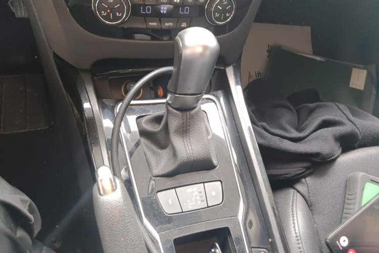 Used Peugeot 508 2015 2.0L Automatic Zhiyi Edition Gear Lever