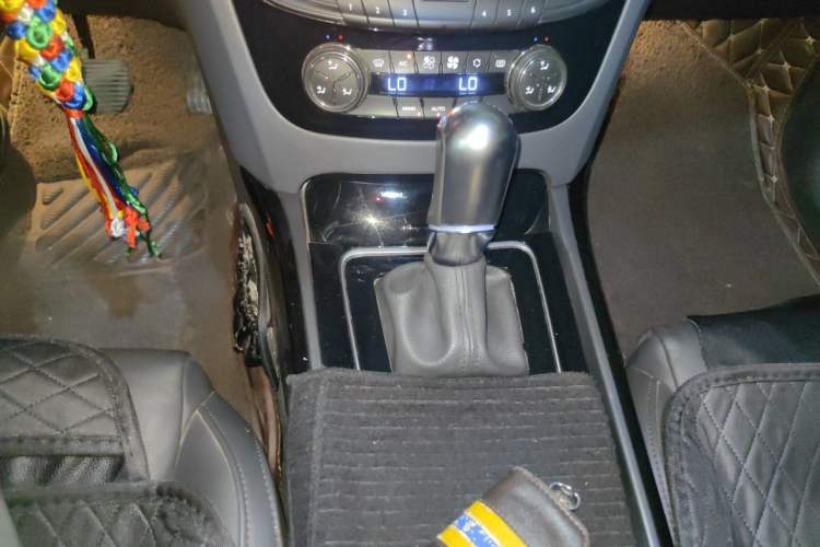 Used Peugeot 508 2015 1.8THP Automatic Prestige Edition Gear Lever