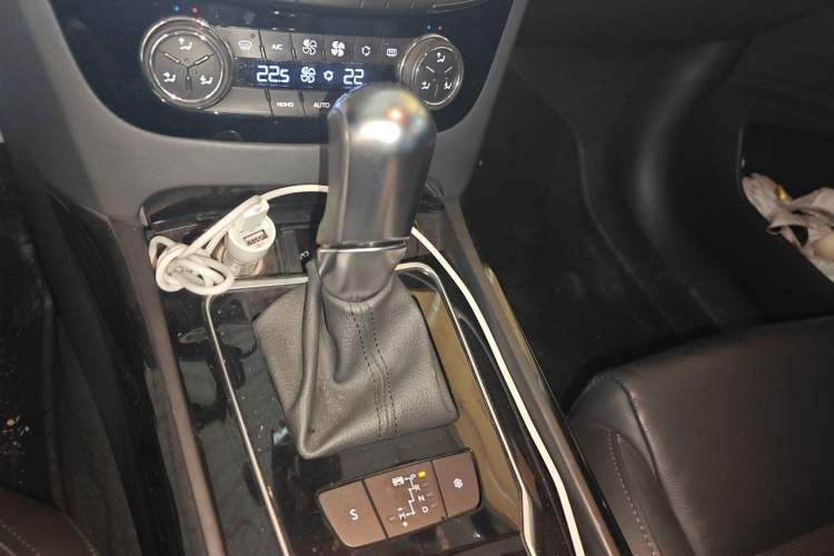 Used Peugeot 508 2015 1.6THP Automatic Prestige Edition Gear Lever