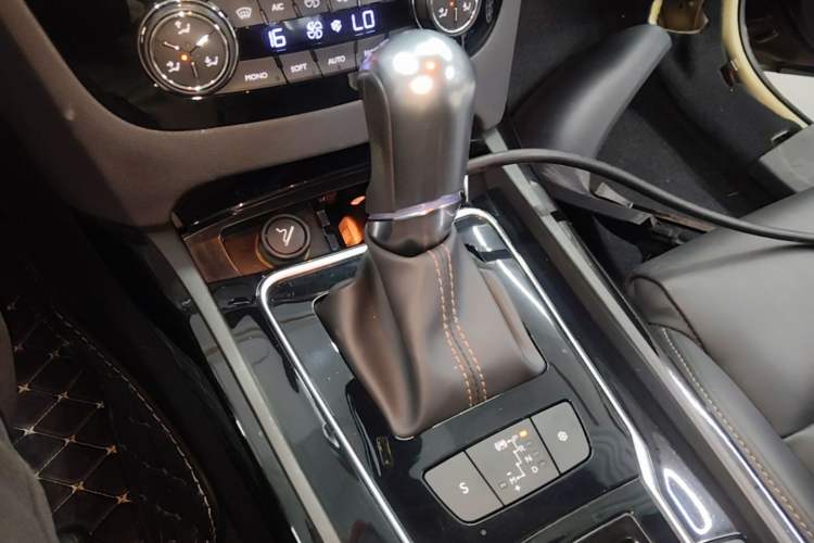 Used Peugeot 508 2015 1.8THP Automatic Flagship Edition Gear Lever