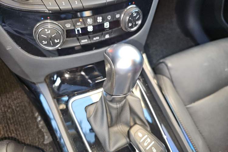 Used Peugeot 508 2015 1.6THP Automatic Prestige Edition Gear Lever