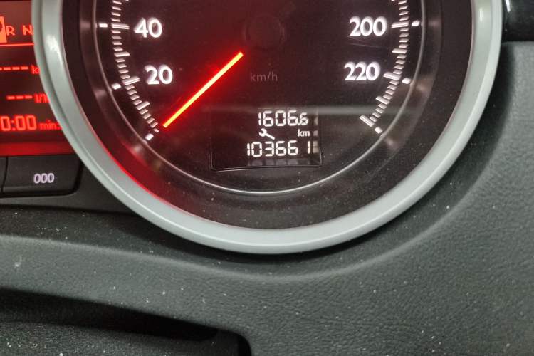 Used Peugeot 508 2015 1.6THP Automatic Zhiiyi Edition Odometer Close Up