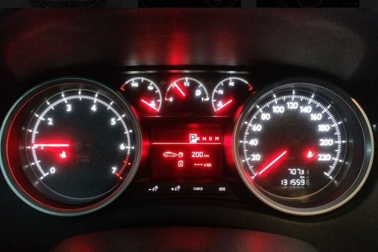 Used Peugeot 508 2015 2.0L Automatic Zhiyi Edition Odometer Close Up