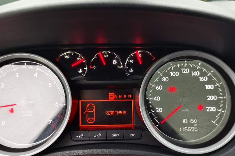 Used Peugeot 508 2015 1.6THP Automatic Prestige Edition Odometer Close Up