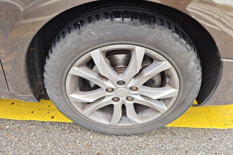 Used Peugeot 508 2015 1.6THP Automatic Prestige Edition Right Front Wheel Hub