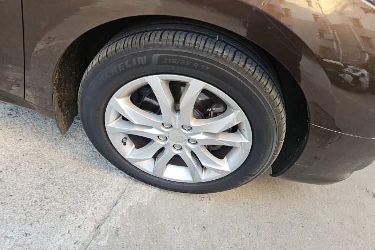 Used Peugeot 508 2015 1.6THP Automatic Prestige Edition Right Front Wheel Hub