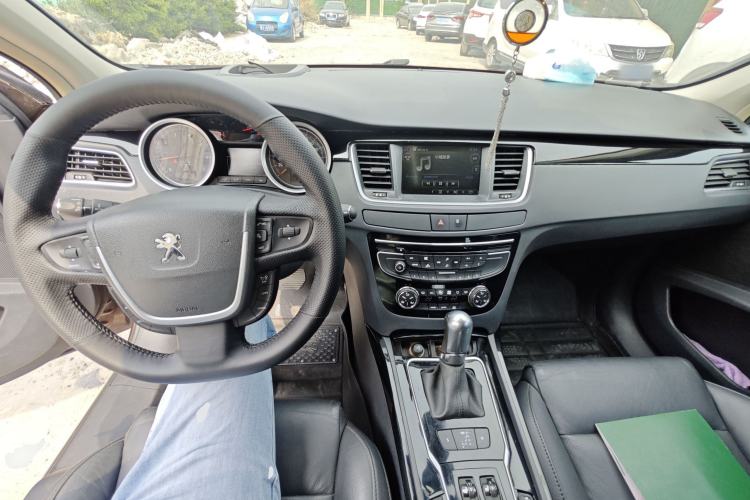Used Peugeot 508 2015 1.8THP Automatic Prestige Edition Center Console