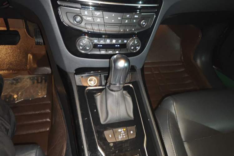 Used Peugeot 508 2015 1.6THP Automatic Prestige Edition Gear Lever