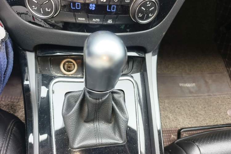 Used Peugeot 508 2015 2.0L Automatic Zhiyi Edition Gear Lever